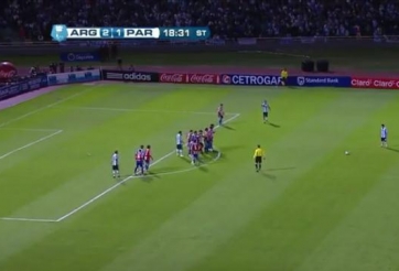 VIDEO: Siêu phẩm sút phạt từ 30m vào lưới Paraguay của Messi