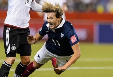 VIDEO: Pha ăn vạ 'đẳng cấp' của nữ cầu thủ Pháp ở World Cup 2015