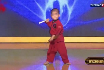 VIDEO: Bài múa côn nhị khúc ấn tượng của thần đồng 5 tuổi Việt Nam