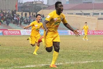 Thanh Hóa áp sát ngôi đầu của B.Bình Dương