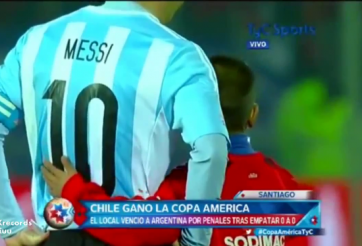 VIDEO: Messi buồn rượi khi chụp hình selfie cùng fan nhí Chile