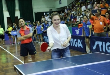 VIDEO: Xem ca sỹ Mỹ Tâm trổ tài đánh bóng bàn cực đỉnh