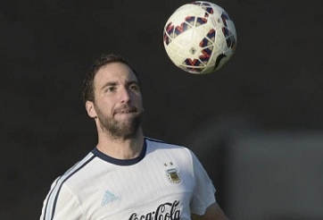 Chuyển nhượng 8/7: Arsenal theo dõi Higuain, Sterling từ chối Liverpool