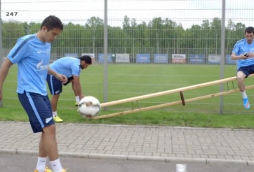 VIDEO: Hulk lại chứng tỏ sức mạnh 'siêu nhiên' trên sân tập