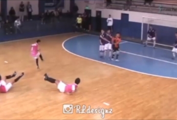 VIDEO: Tình huống dàn xếp đá phạt thông minh trên sân futsal