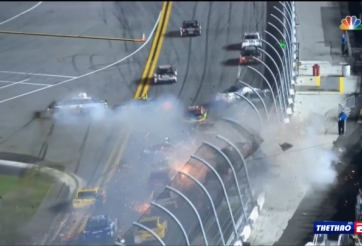 VIDEO: Tai nạn kinh hoàng trên đường đua xe quốc tế Daytona