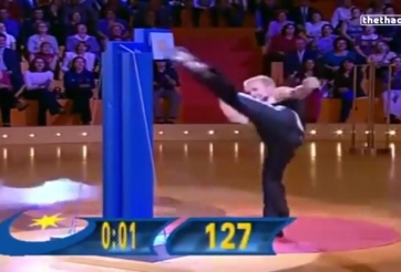 VIDEO: Võ sỹ karatedo lập kỷ lục dùng một chân tung ra 128 cú đá trong 1 phút
