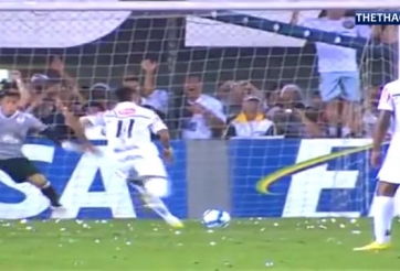 VIDEO: Cú sút panenka dễ dàng bị bắt bài của Neymar thời mới nổi