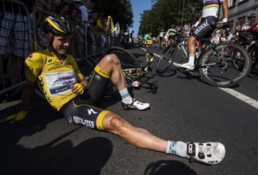 VIDEO: Tay đua giữ áo vàng gặp tai nạn kinh hoàng ở Tour de France