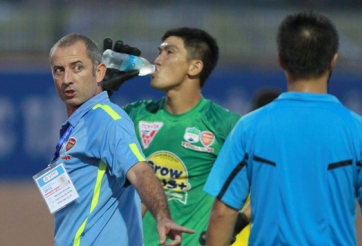 HLV Graechen: 'Trọng tài không cùng đẳng cấp với V.League'