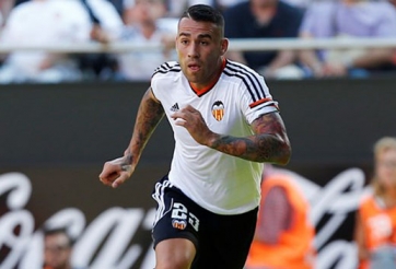 Chelsea nhập cuộc, Man Utd khó có Otamendi