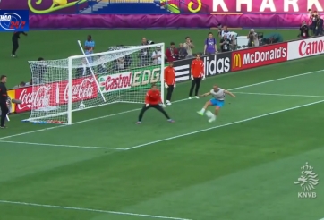 VIDEO: Pha giật gót ghi bàn điệu nghệ của Wesley Sneijder