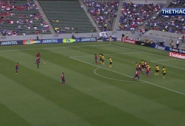 VIDEO: Pha phối hợp ghi bàn đẹp mắt trên chấm đá phạt ở Gold Cup