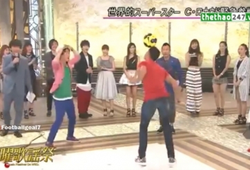 VIDEO: Fan nữ Nhật Bản thích thú với màn biểu diễn kỹ thuật của Ronaldo