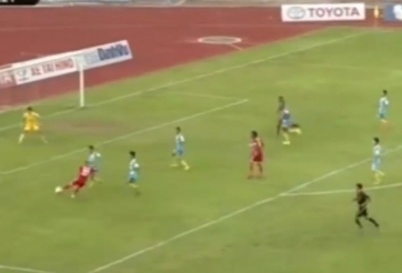 VIDEO: Pha bỏ lỡ đáng tiếc nhất vòng 15 V-League