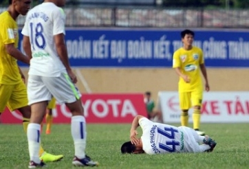 “Cơ thể Công Phượng toàn những vết bầm”