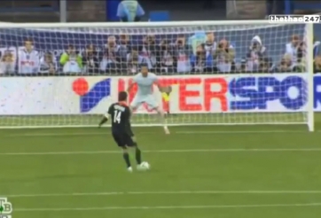 VIDEO: Pha sút penalty thảm họa của cựu cầu thủ Tottenham