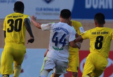 VIDEO: Những pha phạm lỗi thô bạo của cầu thủ Thanh Hóa với Công Phượng
