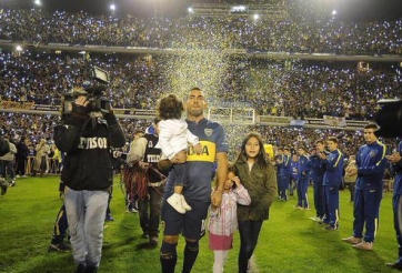 VIDEO: Maradona và 40000 CĐV Boca Juniors chào đón Carlos Tevez trở về