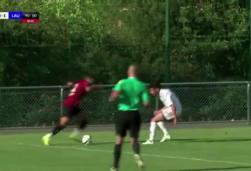 VIDEO: Kỹ thuật xỏ háng qua người độc đáo của sao trẻ Algeria