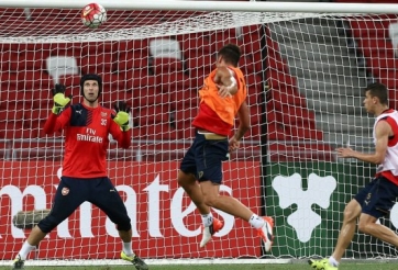 VIDEO: 2 pha cản phá liên tiếp làm nức lòng CĐV Arsenal của Petr Cech