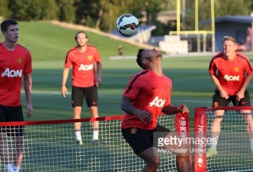 VIDEO: Buổi tập đầu tiên của Memphis Depay trong màu áo Man Utd