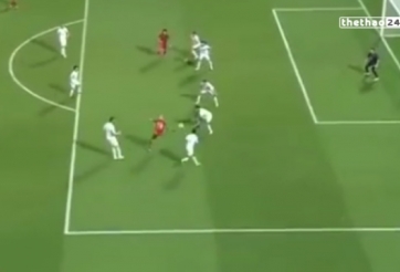 VIDEO: Pha solo ghi bàn khó tin của cầu thủ vô danh