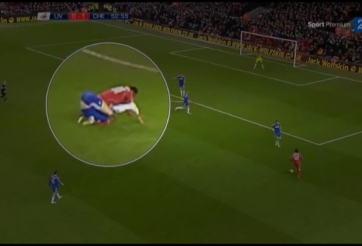 VIDEO: Hình ảnh hài hước khó đỡ của John Terry và Raheem Sterling