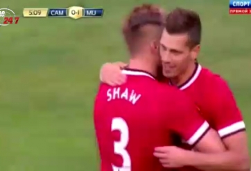 VIDEO: Pha đánh đầu ghi bàn kỹ thuật của tân binh Schneiderlin