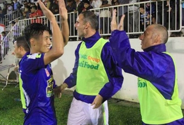 HLV Graechen nói gì sau chiến thắng quý hơn vàng của HAGL?