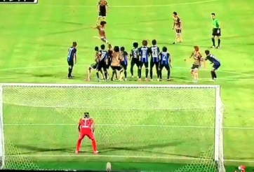 VIDEO: Nakamura lập siêu phẩm sút phạt ở tuổi 37