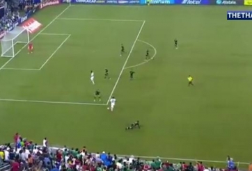 VIDEO: Khi cầu thủ solo như Messi gặp... truyền nhân của Petr Cech