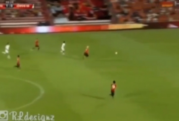 VIDEO: Tốc độ kinh hoàng của cầu thủ vô danh