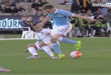 VIDEO: Cầu thủ trẻ Man City tự tin 'xoay compa' trước AS Roma