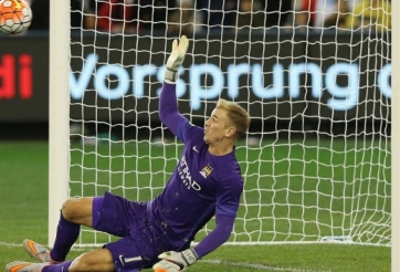 VIDEO: Cầu thủ Roma thất bại khi thử tài thủ thành Joe Hart bằng Panenka