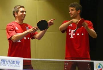 VIDEO: Sao Bayern trổ tài đánh bóng bàn trong chuyến du đấu Trung Quốc