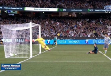 VIDEO: Benzema volley tuyệt đẹp làm cháy lưới thủ thành Joe Hart