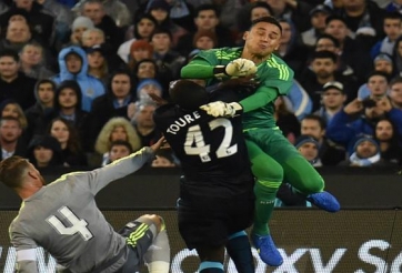 VIDEO: Pha va chạm kinh hoàng giữa Keylor Navas và Yaya Toure