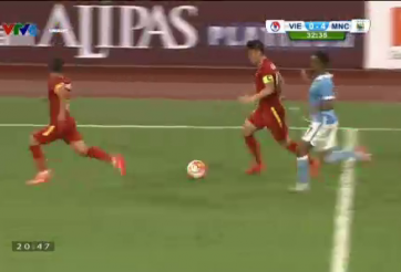 VIDEO: 2 pha dứt điểm liên tiếp của Văn Quyết và Công Vinh vào lưới Joe Hart - phút 33