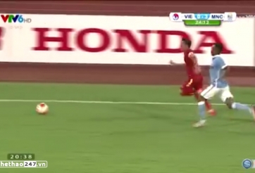 VIDEO: Pha va chạm của Thành Lương với cầu thủ Anh đắt giá nhất lịch sử