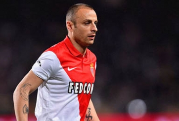 Berbatov sắp trở lại Anh đối đầu với M.U