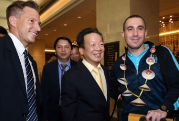 Sau M.C, bầu Hiển có thể mời Barca tới Việt Nam