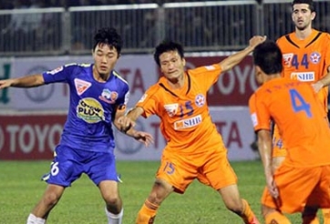 Trận Quảng Ninh vs HAGL không đổi lịch dù mưa bão