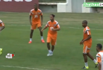 VIDEO: Ronaldinho trong buổi tập đầu tiên ở CLB Fluminense