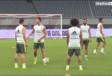 VIDEO: Ronaldo chuyền bóng cực dị trong buổi tập tại Thượng Hải