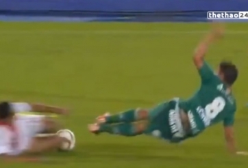 VIDEO: Pha vào bóng triệt hạ đối phương tại vòng sơ loại Champions League