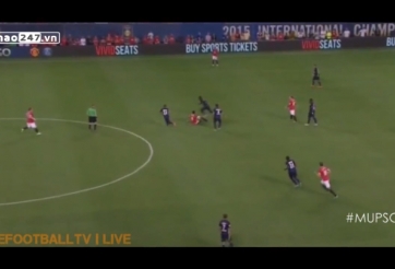 VIDEO: Depay lấy bóng điệu nghệ giữa vòng vây của 3 cầu thủ PSG