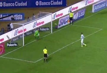 VIDEO: Pha sút pen theo kiểu panenka thảm họa của cầu thủ Malaga