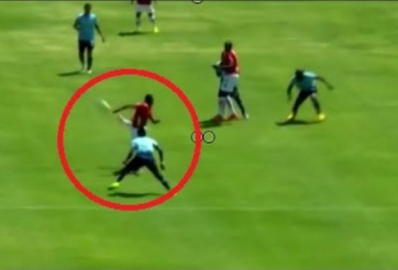 VIDEO: Cú đánh gót thành bàn từ ngoài vòng cấm ở giải VĐQG Ecuador