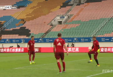 VIDEO: Xem dàn thủ môn Bayern phô diễn kỹ thuật ấn tượng trên sân tập